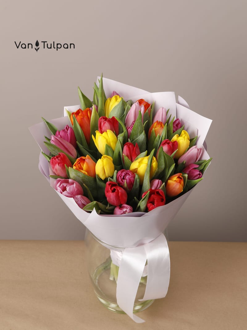 Букет из 25 разного тюльпана, пленка