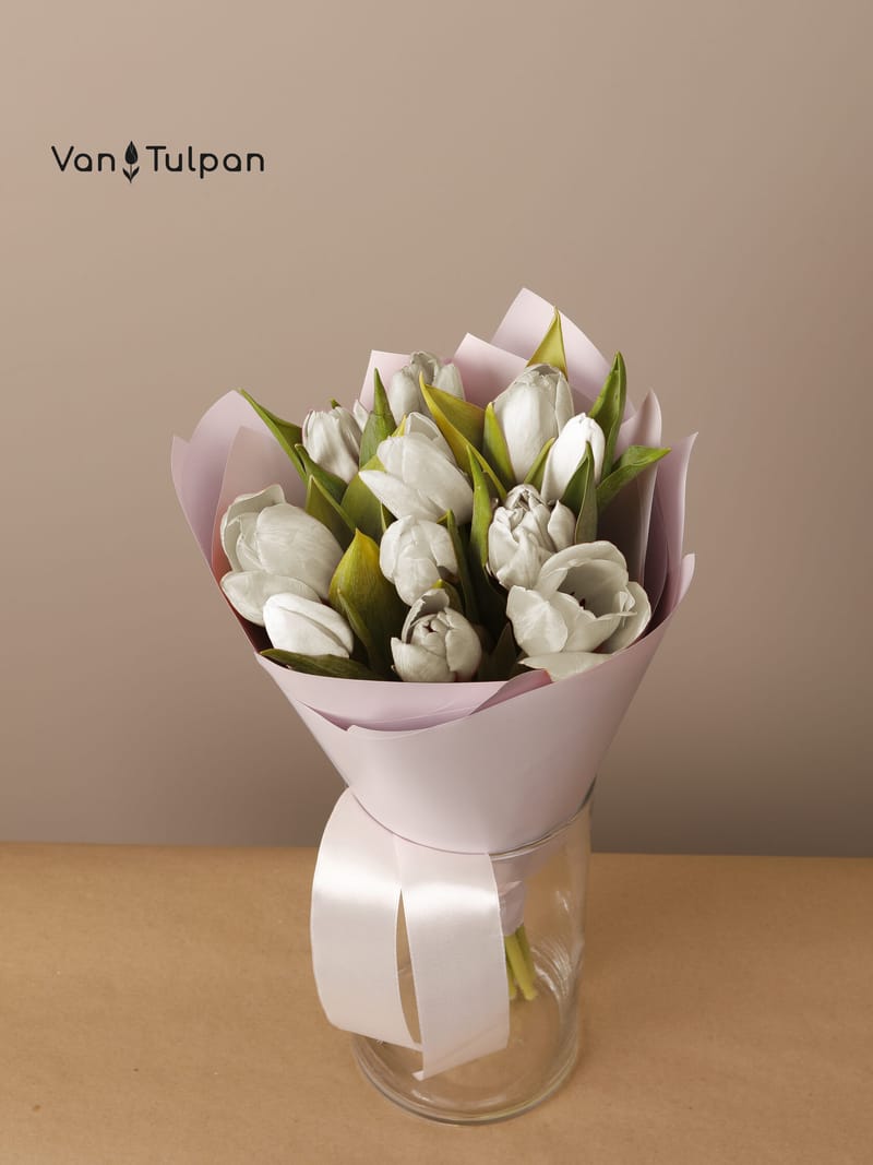 Букет из 11 белого тюльпана, пленка