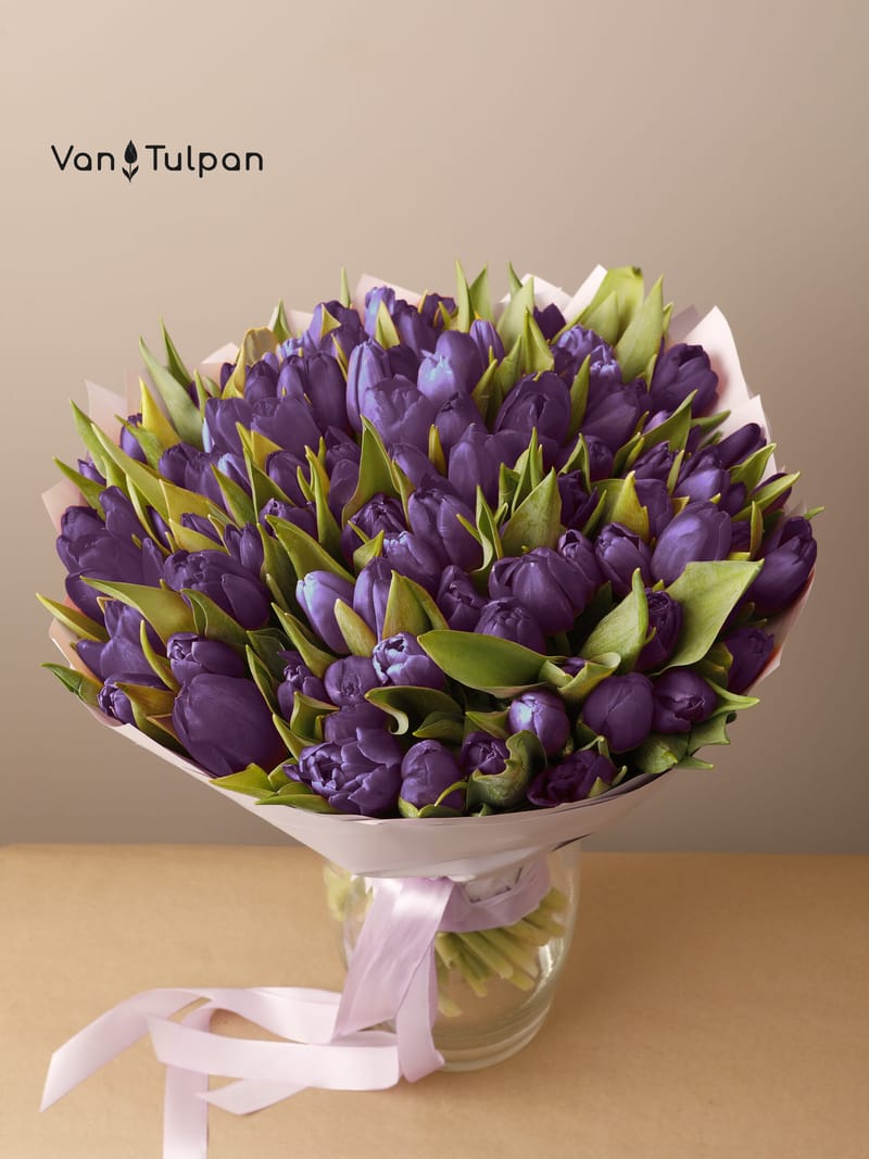 Букет из 101 фиолетового тюльпана, пленка