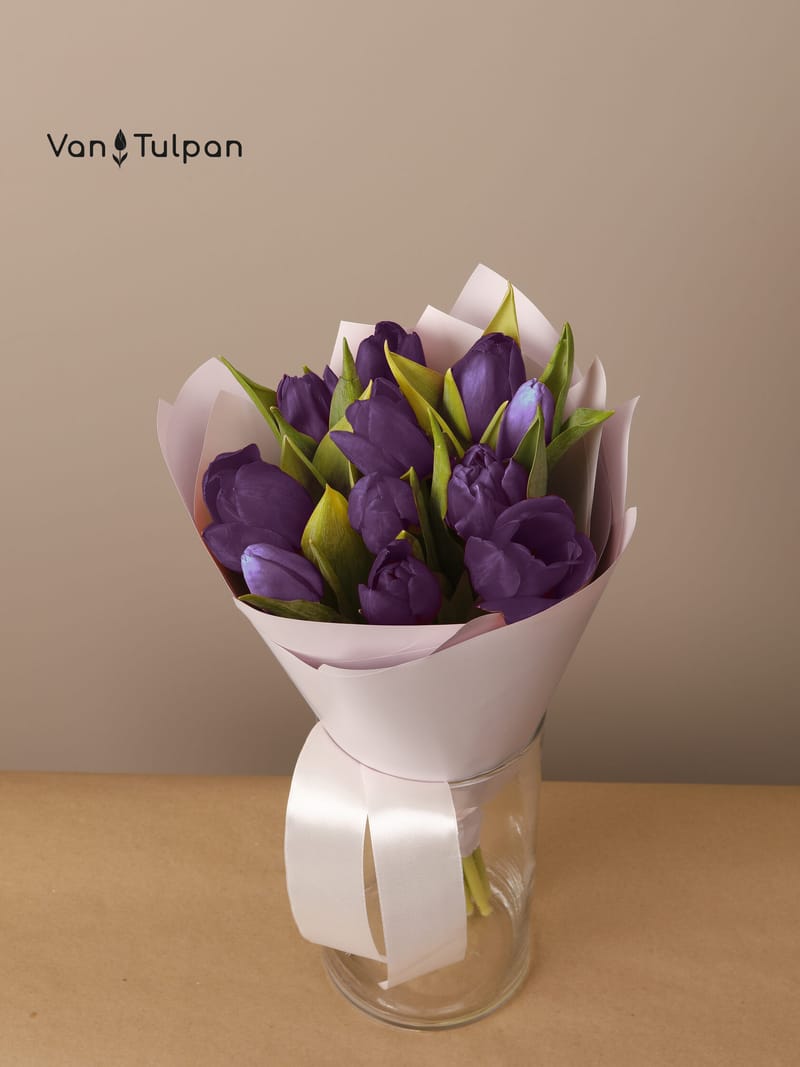 Букет из 11 фиолетового тюльпана, пленка