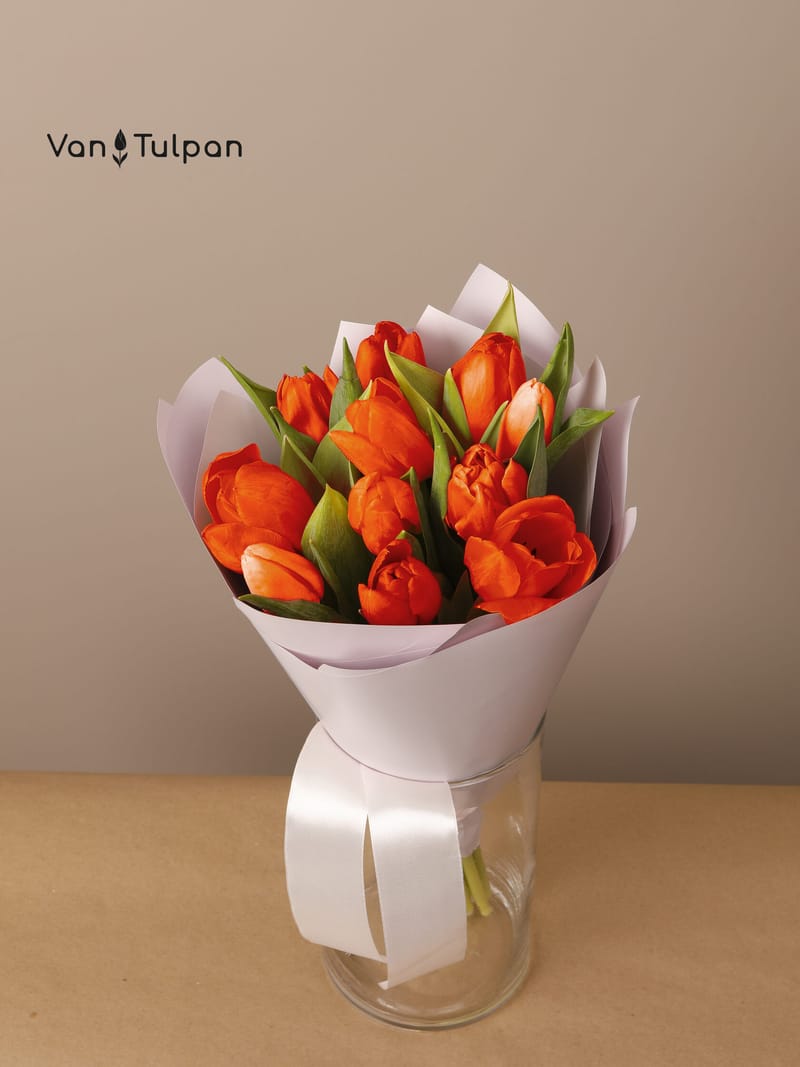 Букет из 11 оранжевого тюльпана, пленка