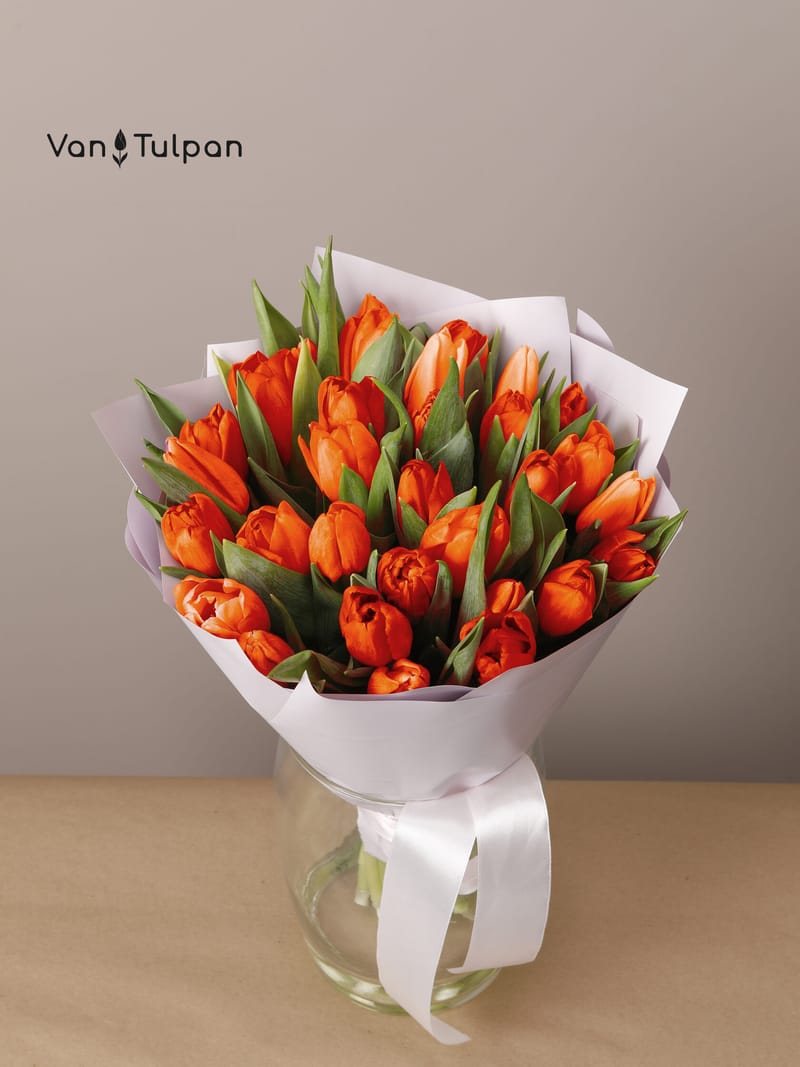 Букет из 17 оранжевого тюльпана, пленка