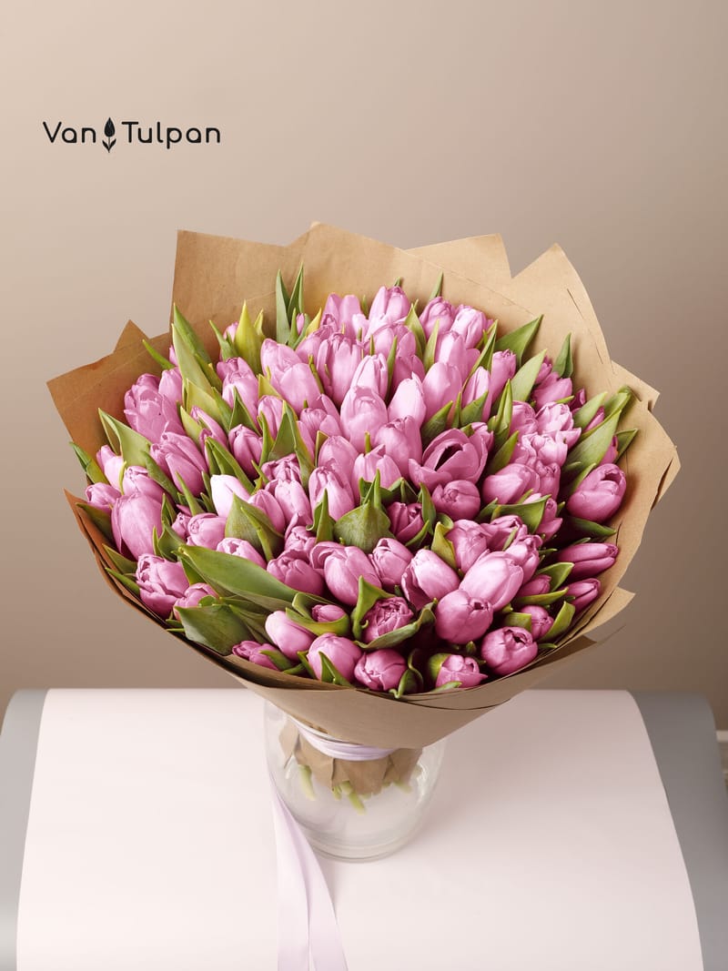 Букет из 101 розового тюльпана, крафт
