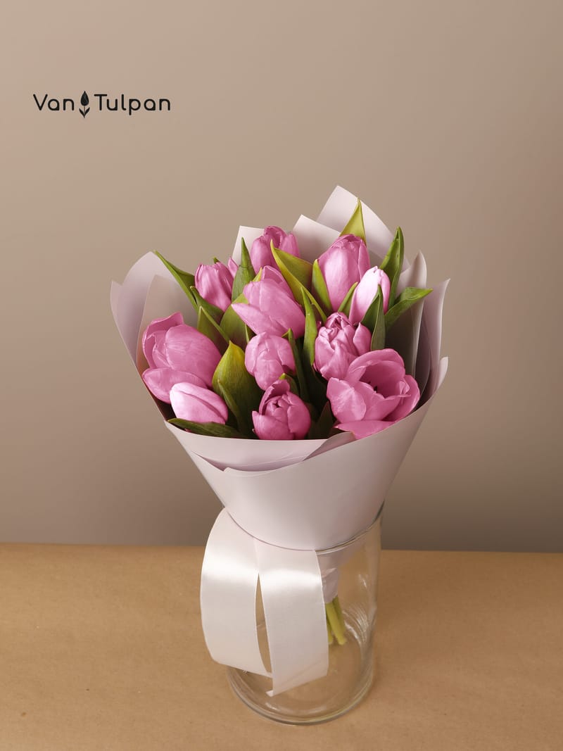 Букет из 11 розового тюльпана, пленка
