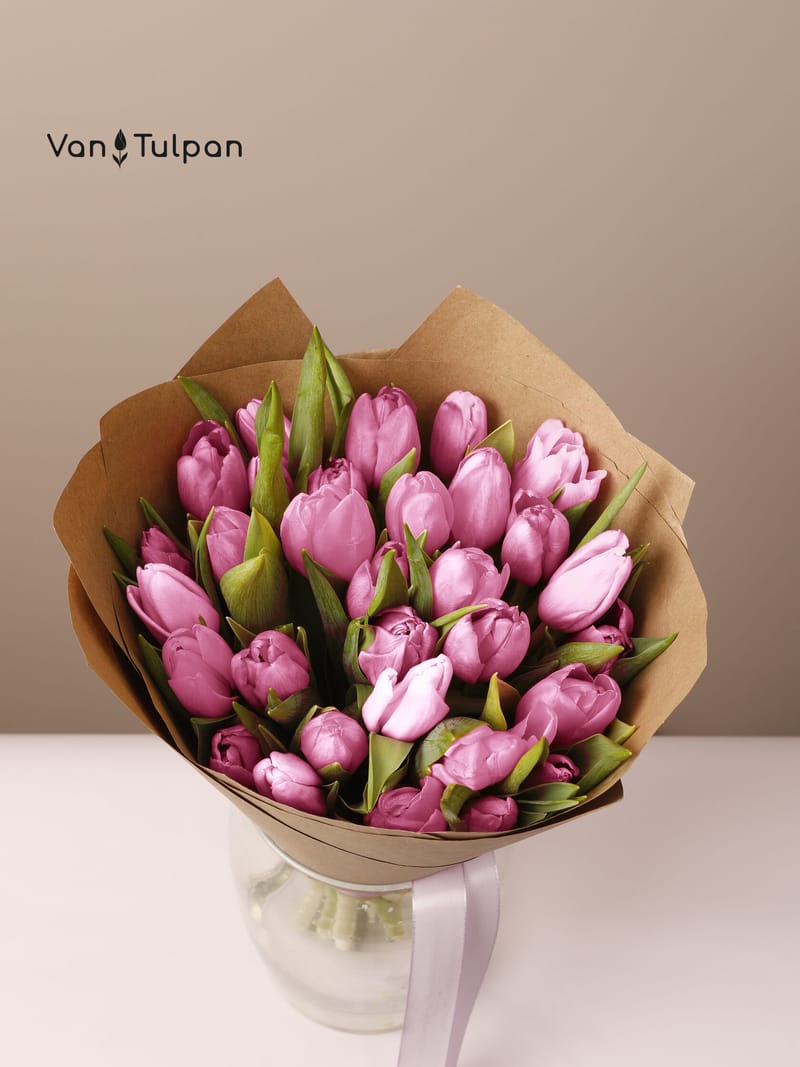 Букет из 31 розового тюльпана, крафт