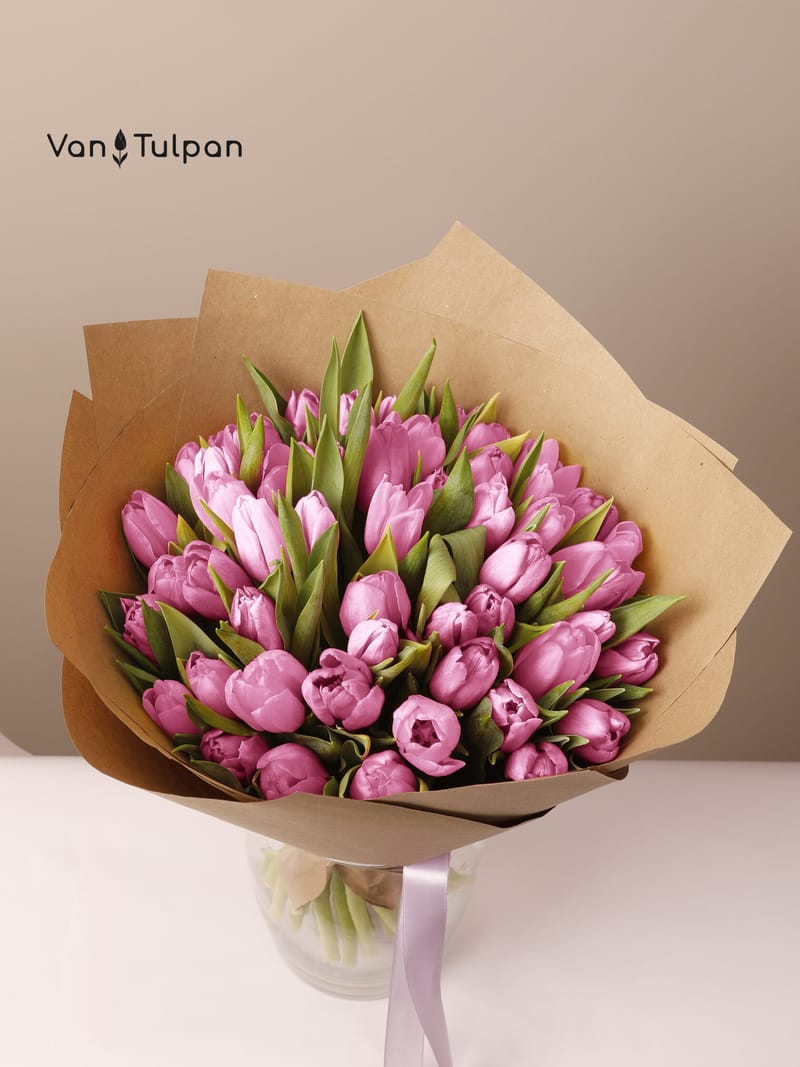 Букет из 51 розового тюльпана, крафт