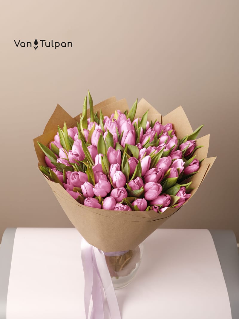 Букет из 75 розового тюльпана, крафт