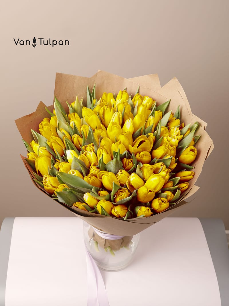 Букет из 101 желтого тюльпана, крафт
