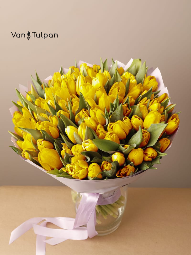 Букет из 101 желтого тюльпана, пленка