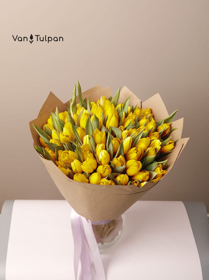 Букет из 75 желтого тюльпана, крафт